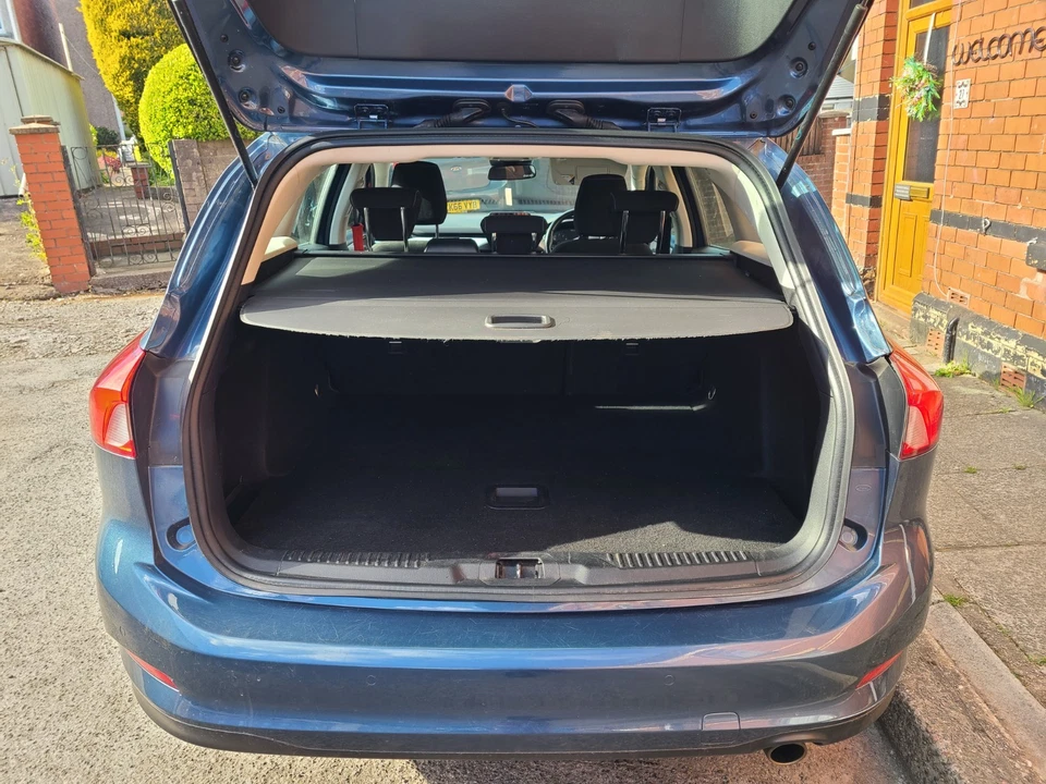 Ford Focus EcoBoost hybrid - Image 4 of 4