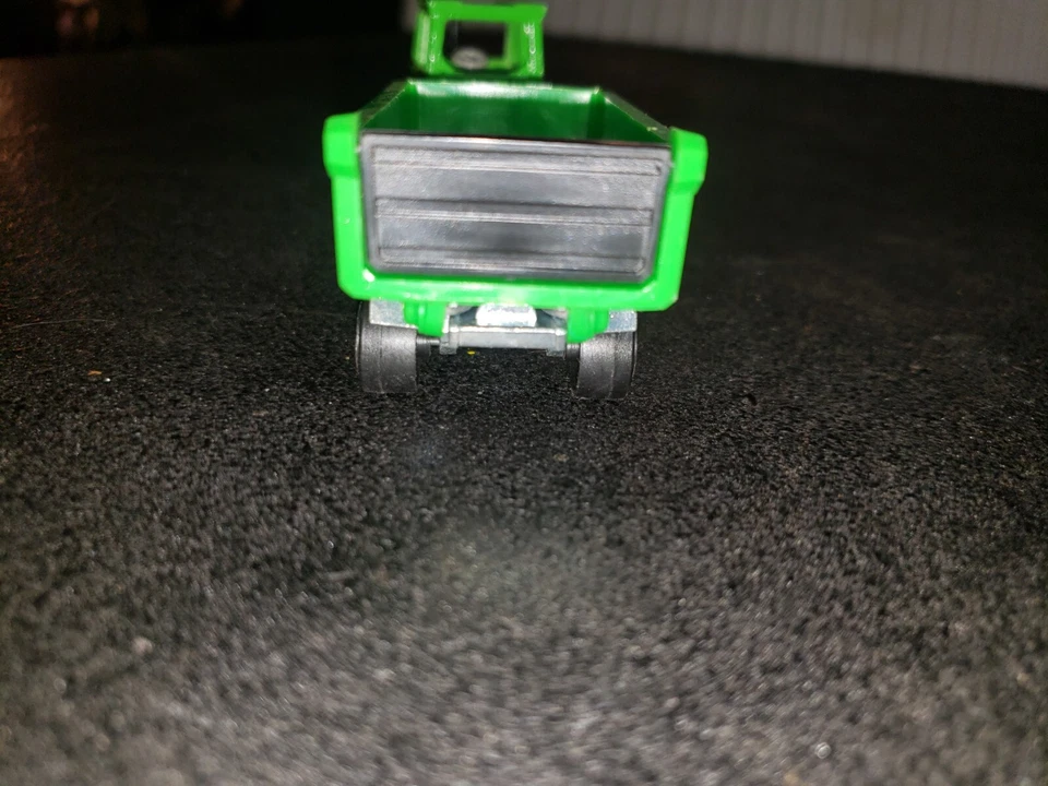 MAJORETTE TRACTEUR ВИНТАЖНЫЙ СТАРЫЙ ЗЕЛЕНЫЙ С СООТВЕТСТВУЮЩИМ ТРЕЙЛЕРОМ как новый почти как новый!!!!!!! - Изображение 4 из 4