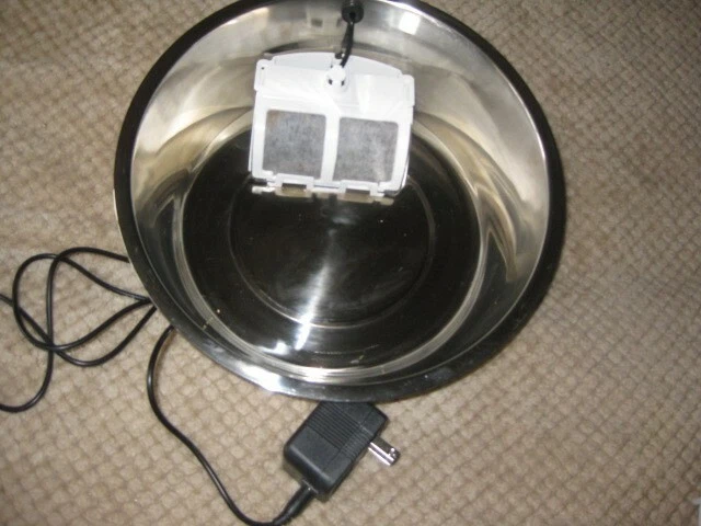 FUENTE DE AGUA PURIFICADORA DE FLUJO FRESCO PETMATE GATO O PERRO, acero inoxidable y filtro  Foto 3 de 4