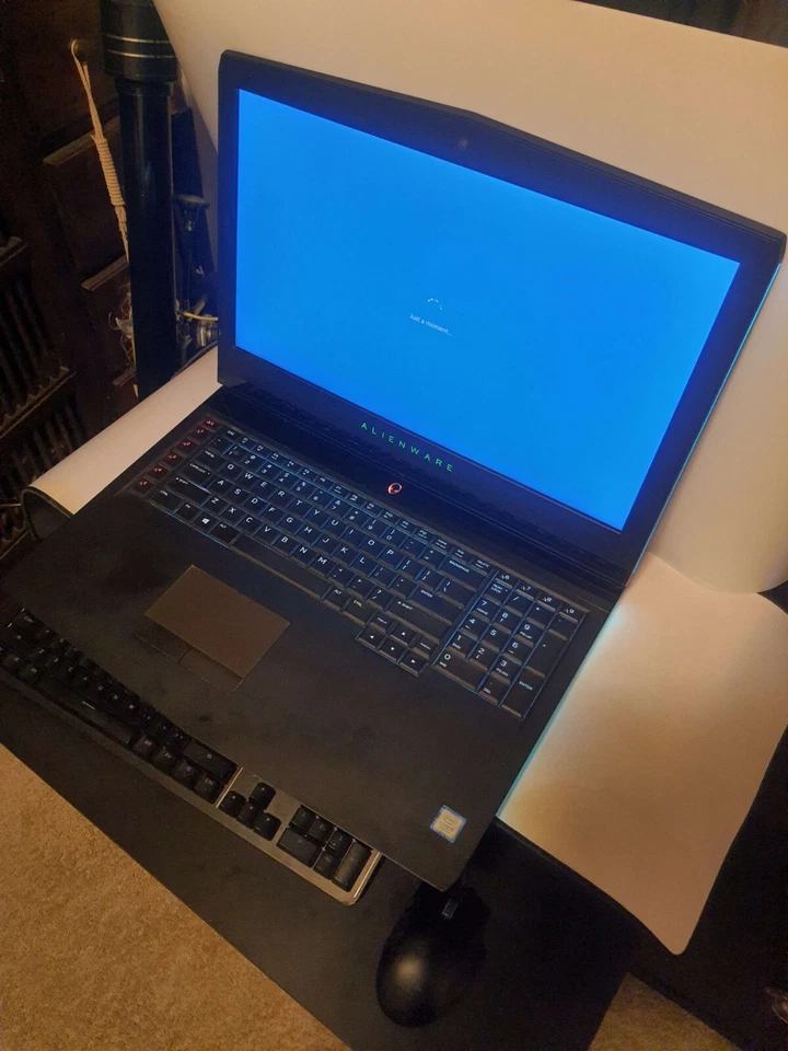 Alienware 17 R4 17.3" i7-7700HQ 500GB-M.2SSD + 1TB-HDD 16GB GTX 1070 1440P 120HZ Foto 3 de 4