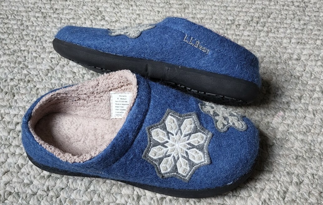 LL Bean Daybreak Scuffs Wool Blend Blue Snowflake Slippers 