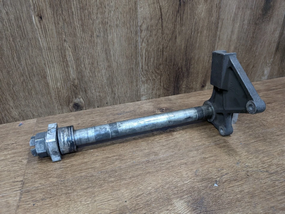 Kawasaki Ninja ZX6R 2005-2006 OEM eje trasero llanta pivote perno eje soporte Foto 2 de 4