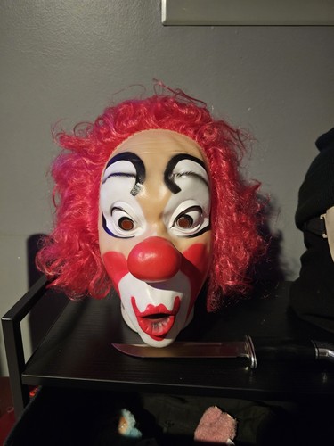 1988 cesar whistling clown mask