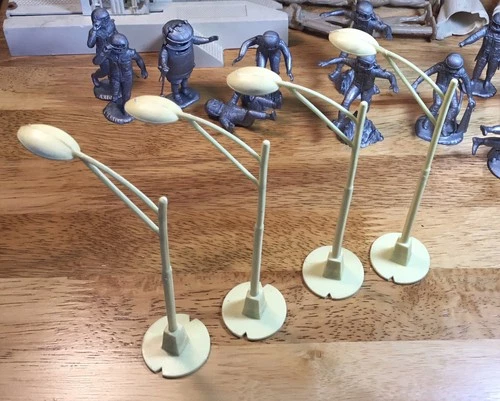 MARX Project Mercury ~Cape Canaveral Playset ~ 4 Security Light Posts