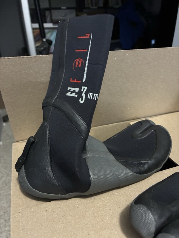 Quicksilver Foil 3mm Split Toe Booties Size 8 With Blue Seventy Web Gloves Sz L