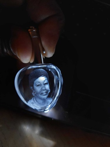 Crystal LED keyrings - Personalised gift for men, dads, valentines, christmas - Picture 8 of 12