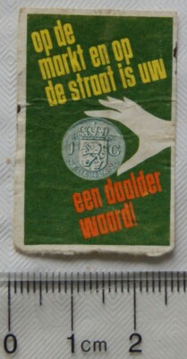 vintage Netherlands Matchbox Label - op de markt en op de straat....