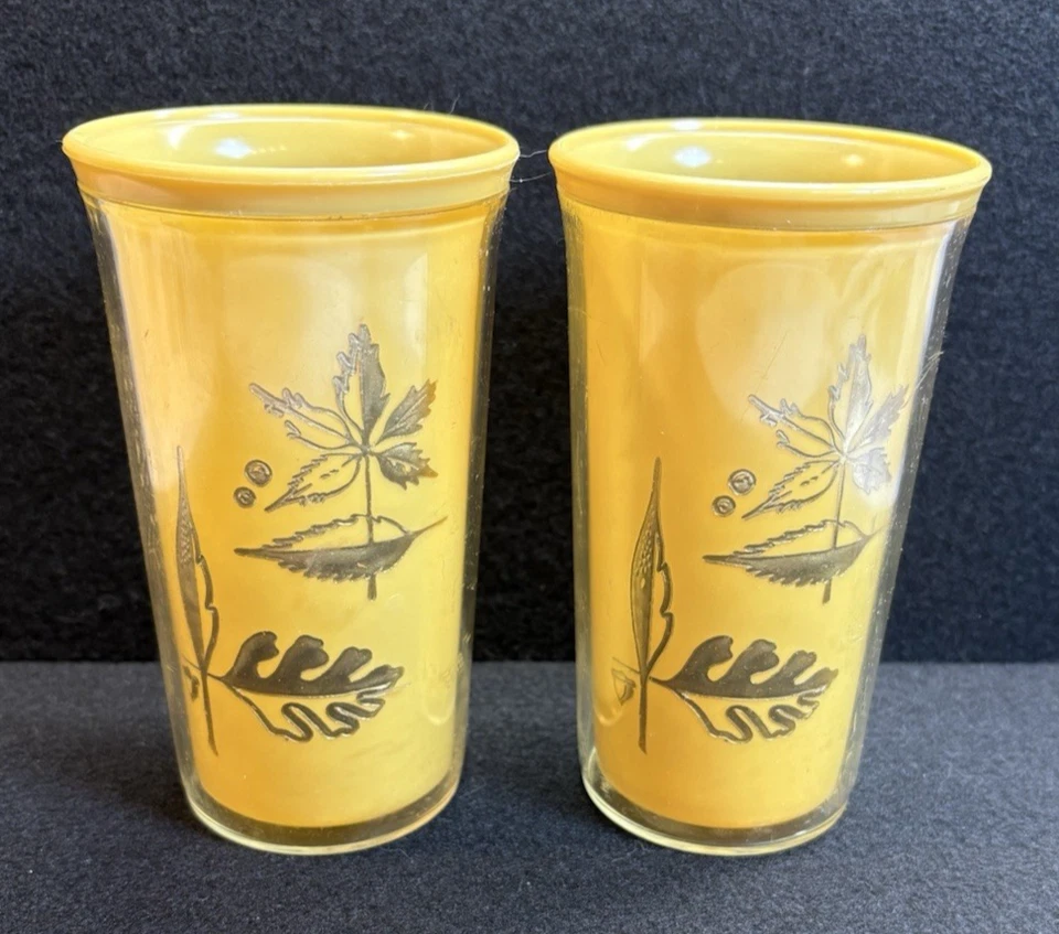 Juego de tambor de plástico aislado amarillo burrita vintage con diseño de follaje dorado MCM Foto 2 de 4