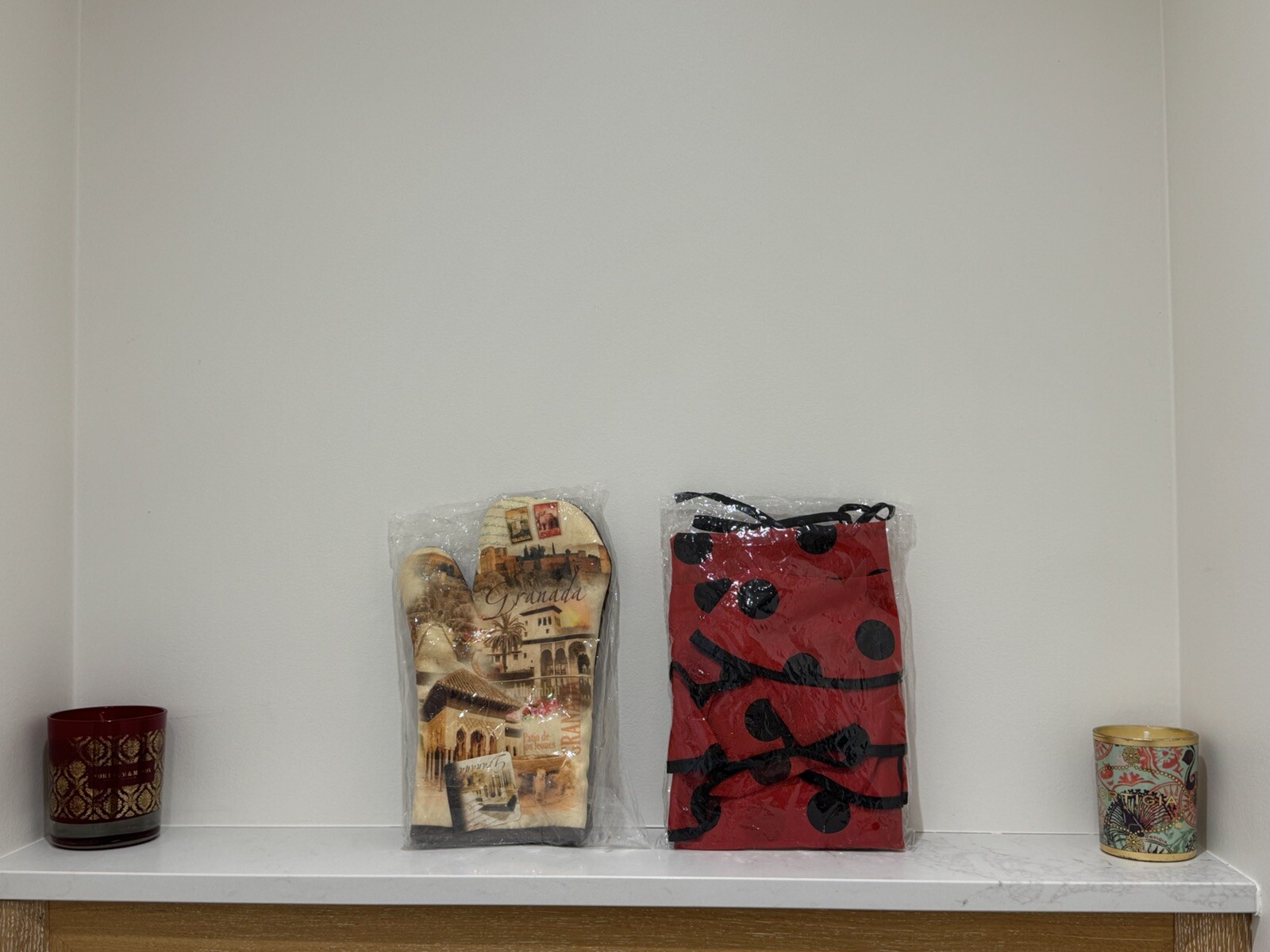 GUANTE DE HORNO GUANTE NUEVO GRANADA JUMI RECUERDOS + DELANTAL BN MENTA & LIMON LADYBIRD