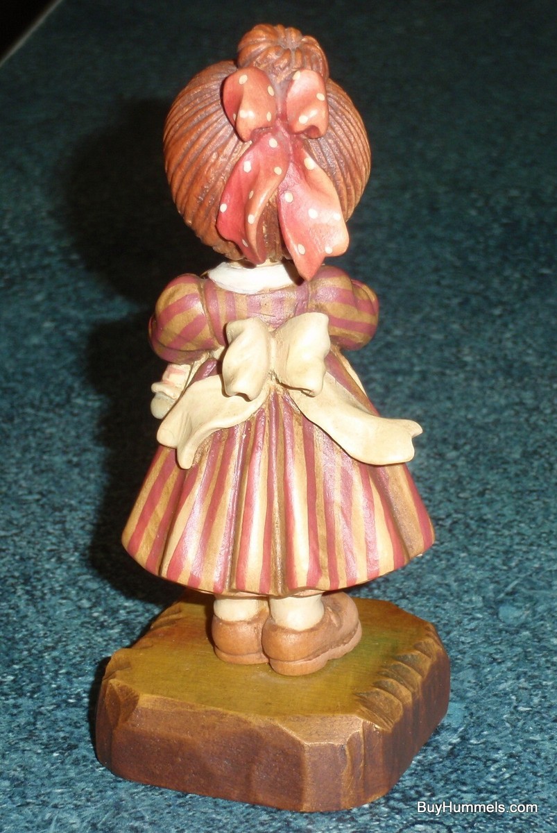 アンリ人形 ANRI 【…Got A Secret …Never Tell】 ANRI Woodcarvings Sarah Kay “I'll Never Tell” Figurine With