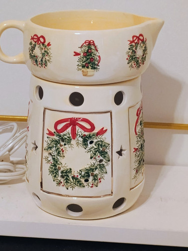 Waxcessories Electric Simmer Pot Christmas Wreath Pattern - Picture 7 of 8