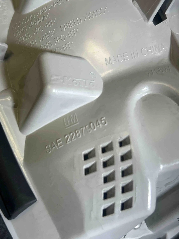 Fits 2012-17 Buick Verano Right Lid/Trunk Tail Light OEM:22985776 - Image 3 of 4