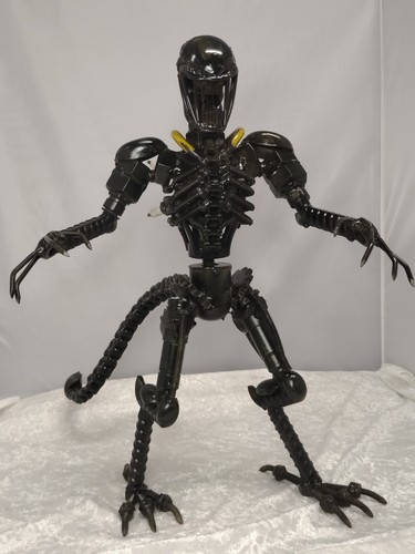 17" Solid Steel Alien Xenomorph Scrap Metal Sculpture Heavy Welded Art 10.1 Lbs