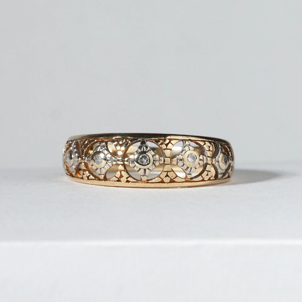 Anillo de oro amarillo de 9 quilates filigrana de diamantes cúpula ancha estrella perforada talla N/6,5 Foto 4 de 4