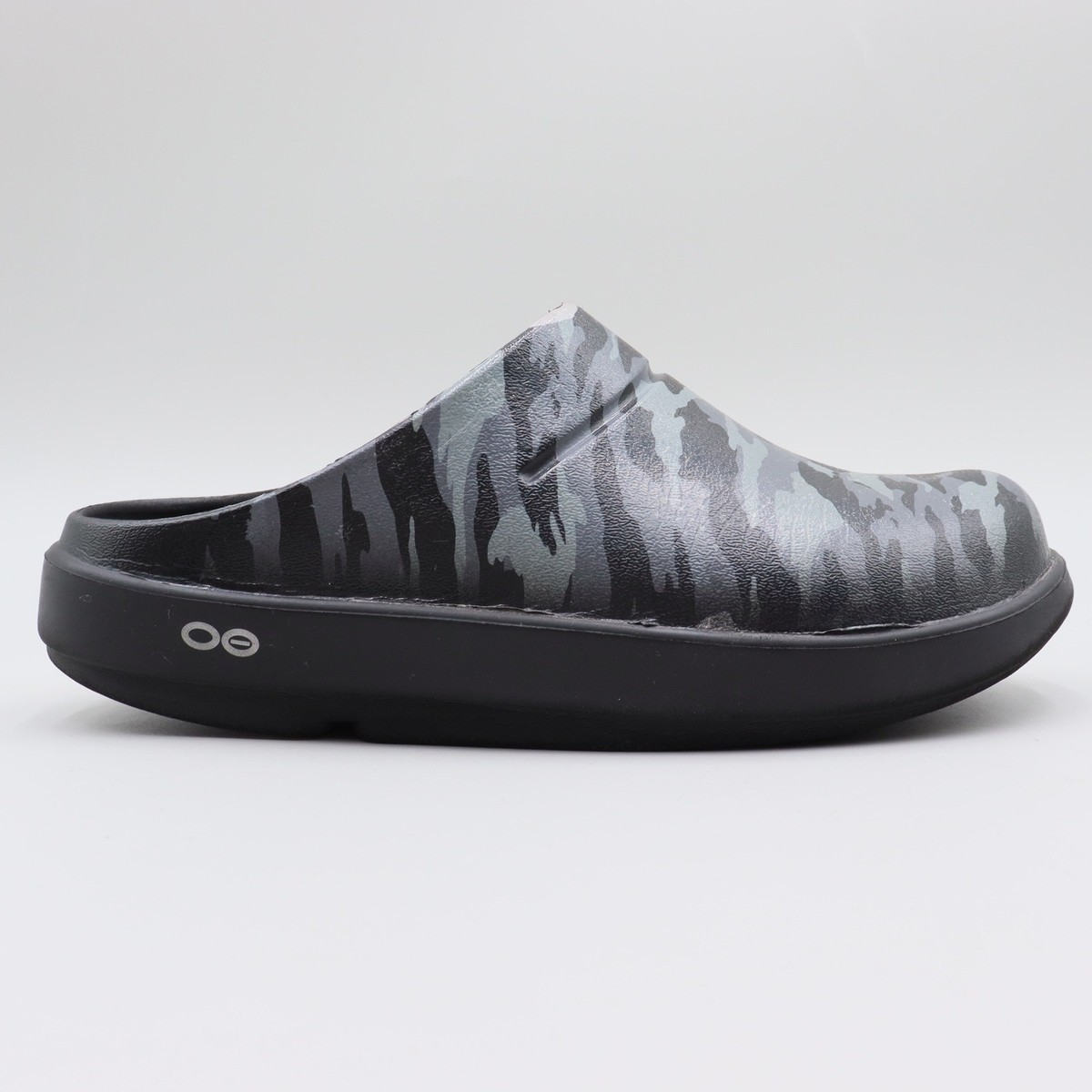OOFOS OOcloog Recovery Clogs Black and Gray Camo Men 7 Women 9 OOFOS OOCloog Recovery Clogs Mule Black Green Luxe Camo  main image 2