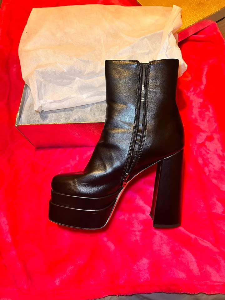 Caja de regalo de lujo Wetkiss diseño con textura dorada Foto 3 de 4