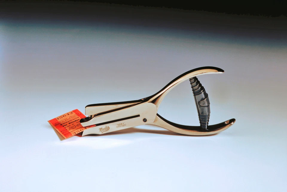 LOCHZANGE / KONTROLLZANGE, SCHAFFNERZANGE geschmiedet