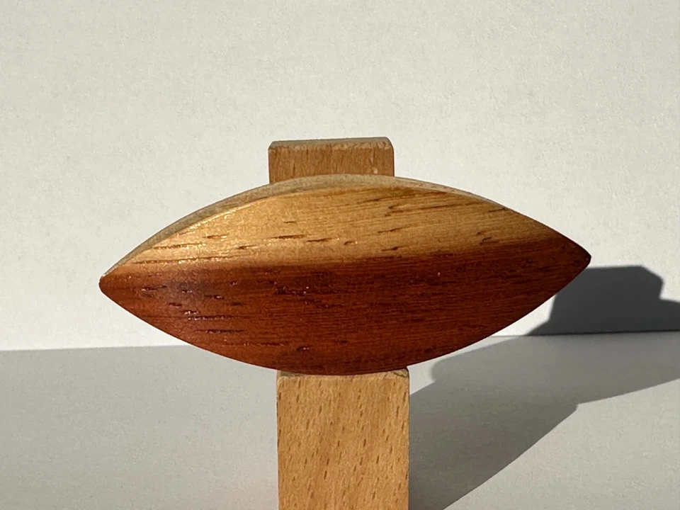 Bicolor rosewood tatting shuttle 2.5" long - Image 3 of 4