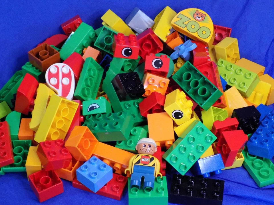 LEGO DUPLO Mixed Lot w/ Eye Ball Blocks Flowers Figure in BUCKET 4085 Vintage - Image 3 of 4
