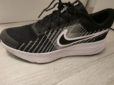 Nike Run Defy Laufschuh schwarz/weiß Gr. 45