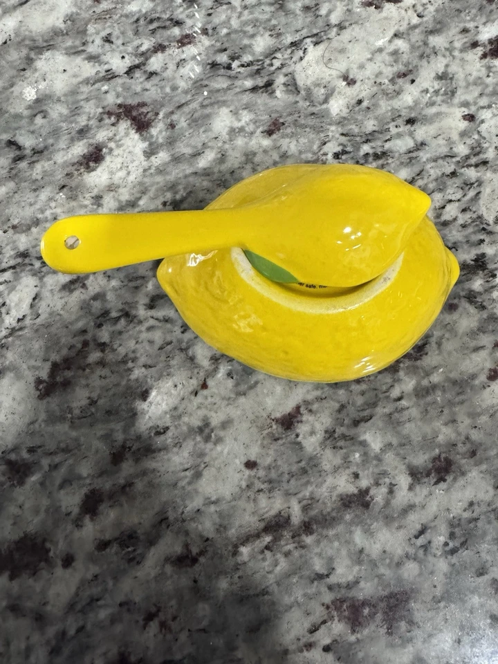 Juego de 2 cuencos pequeños con cuchara Rae Dunn en forma de limón Foto 3 de 3