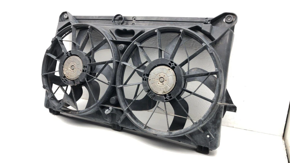 05 06 Conjunto de ventilador de refrigeración del radiador Yukon XL 1500 con motores OEM 5,3 L 15244099 Foto 3 de 4