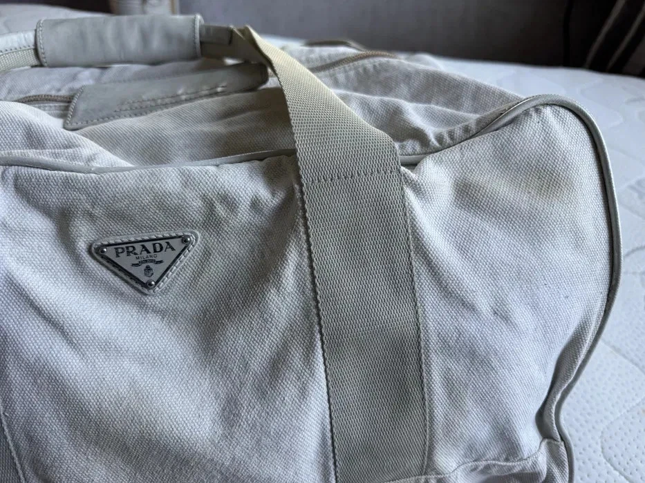 Auténtico bolso de lona de viaje Prada Milano blanco con logotipo Foto 2 de 4
