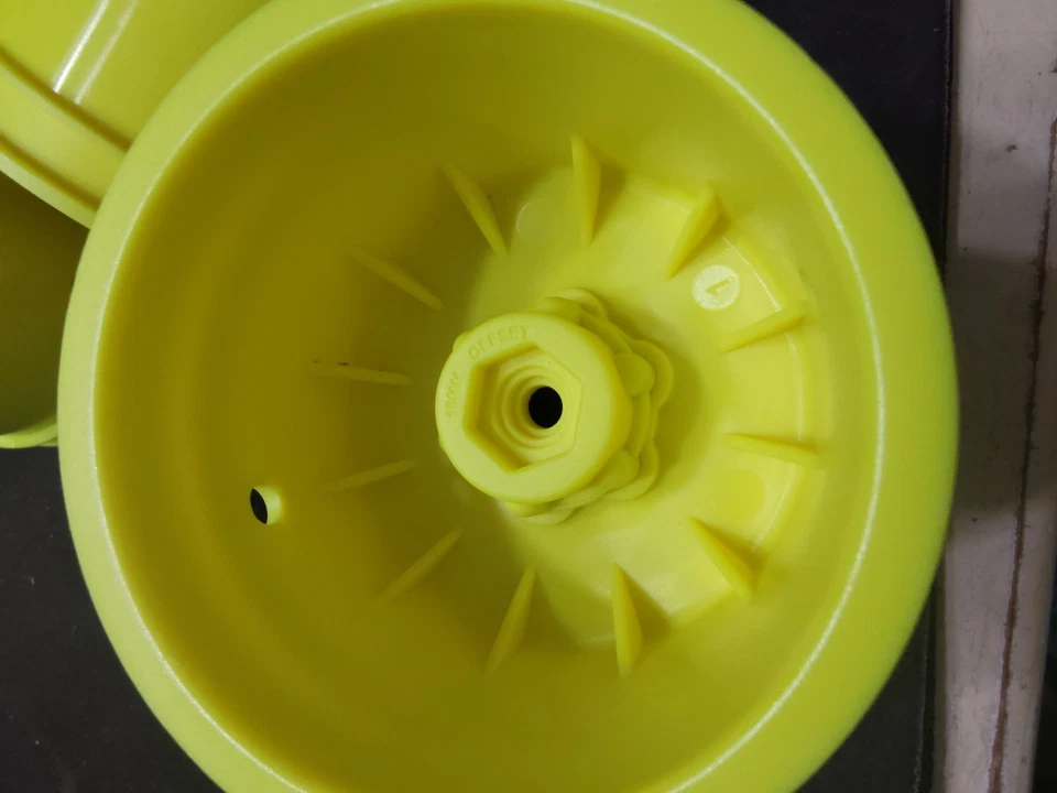 JConcepts Tribute 2.6 x 3.6 inch Monster Truck Wheel Set Of 4 Yellow JCO3377Y - Image 4 of 4