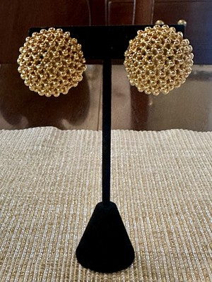VINTAGE 80'S CINER ROUND GOLDEN CAVIAR BEADED BYZANTINE STYLE CLIP EARRINGS