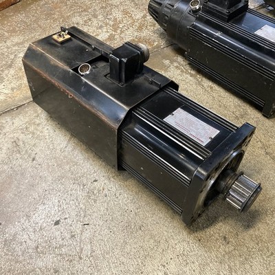 Rexroth Indramat MAC090B-1-PD-2-C/110-A-0/S01 236215 Servomotor