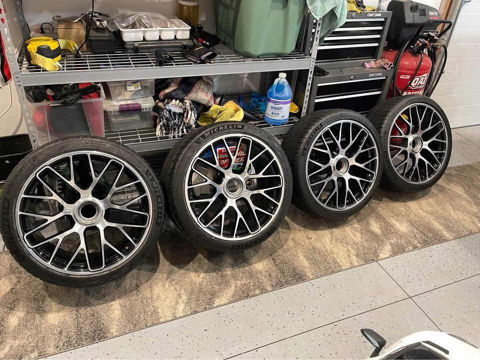 Porsche 911 Turbo S, 991. Wheels and Michelin Pilot Sport 4S Tires