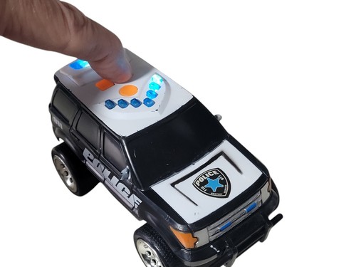 Maxx Action Police Pursuit SUV w/Lights & Sound, Friction Drive - Works Great! - Picture 2 of 6