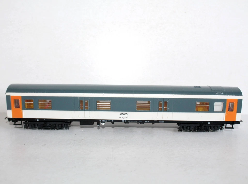 RARE! PIKO HO VOITURE VOYAGEUR CORAIL AMENAGÉ, SNCF 5187 92-70 001-6 + ECLAIRAGE - Photo 4/4