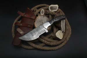 Handmade Damascus Steel Custom Hunting Bowie Knife with WOOD material Handle