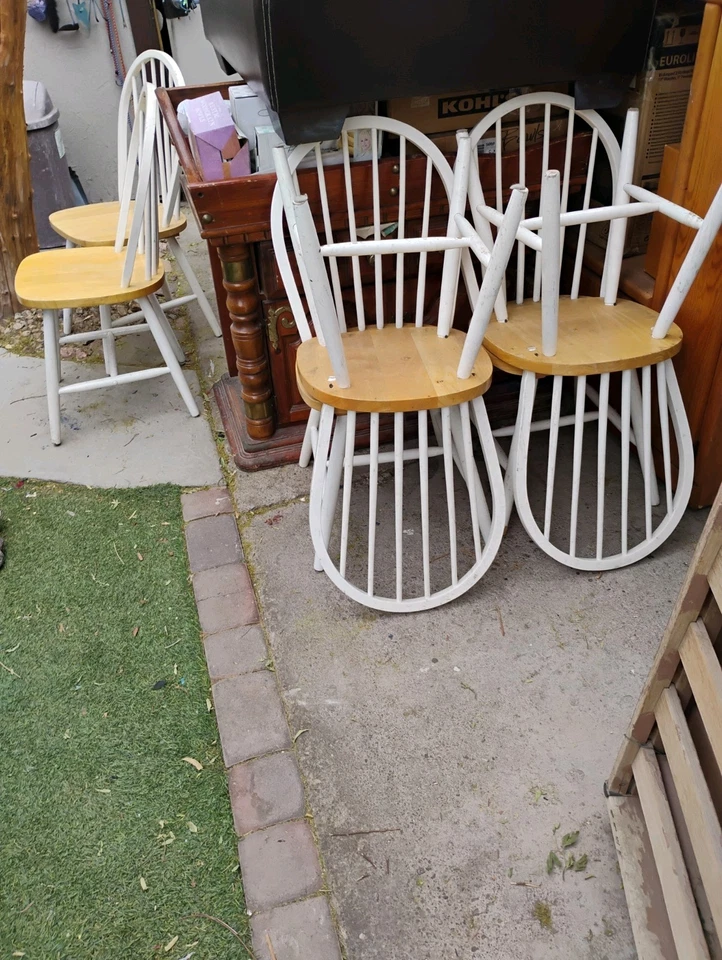 Mesa de jantar e 4 cadeiras - Imagem 2 de 2