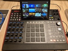 Akai MPC X inkl. Decksaver & 2 Cover TOP Zust...