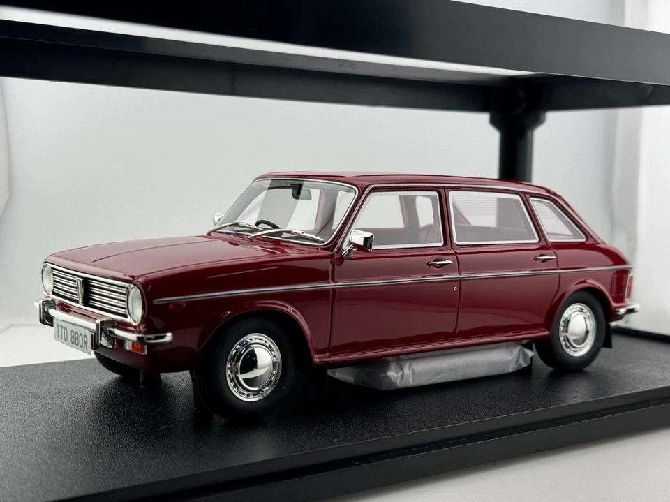 Cult Models 1:18 Scale Austin Maxi carmine 1971-1979 Red Resin Model Car - Image 2 of 4