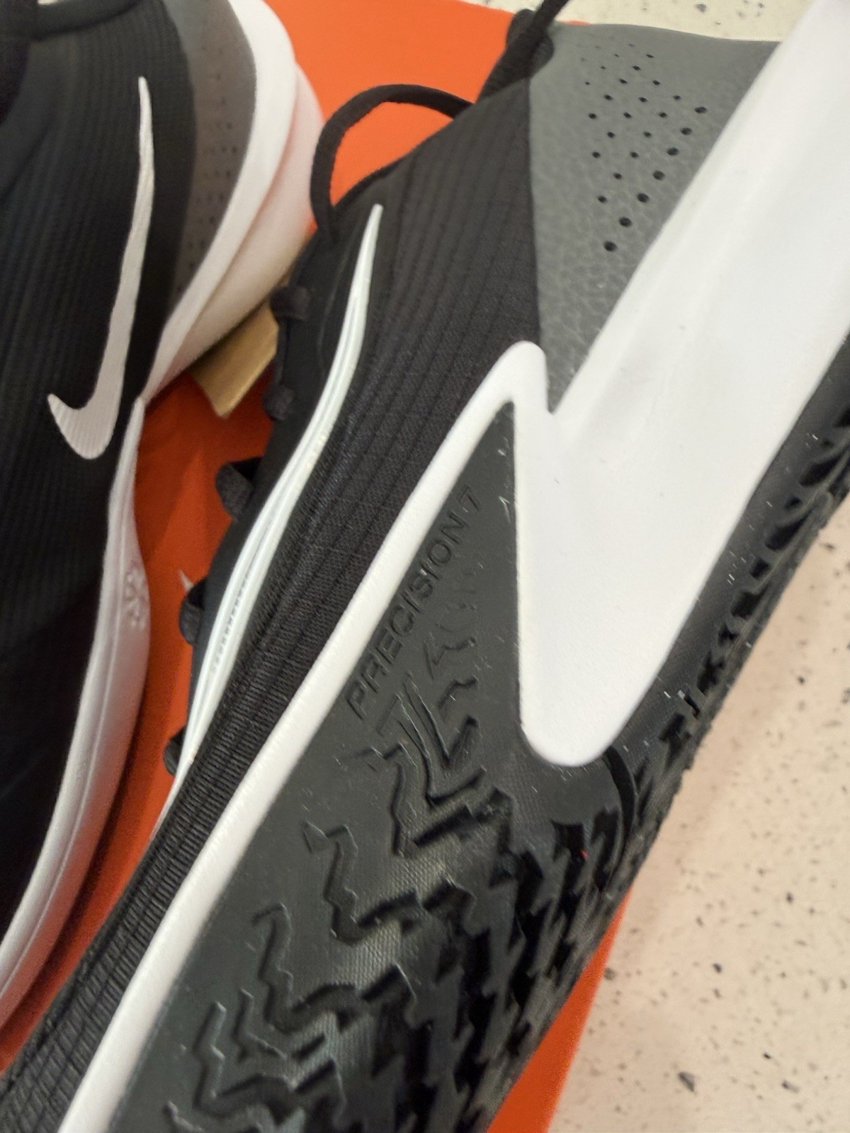 NEW MENS NIKE SZ 9.5 SHOES BLACK PRECISION thumbnail 7