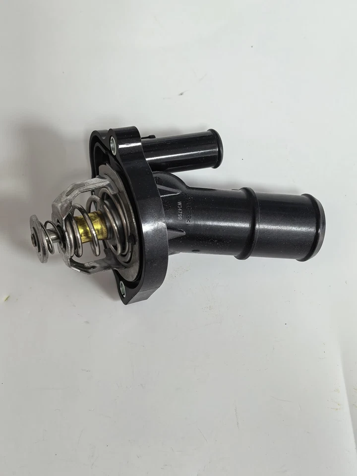 OEM Thermostat Housing w/Gasket LR027158 2012-18 Land Range Rover Evoque LR2 - Imagem 2 de 4