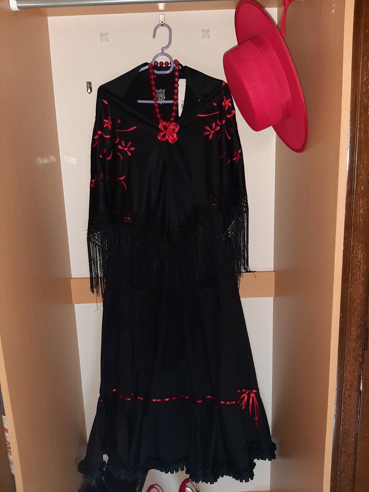 Falda negra de baile flamenco