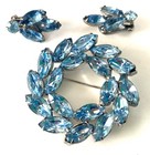 Vintage 1950s Unsigned WEISS Silver Tone Blue Sky Rhinestone  Pin Earrings Set — photo 2