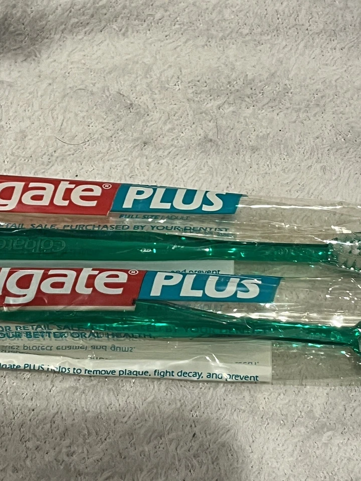 Vtg 2 Colgate Plus Toothbrush Diamond Full Head Soft Bristle Green - Image 2 of 4