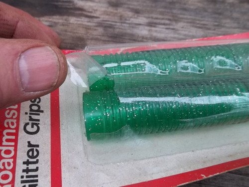 NOS AMF Roadmaster 7/8" Green Glitter Grips Bicycle Tri-Cycle Un-Used FREE SHIP - Picture 2 of 4