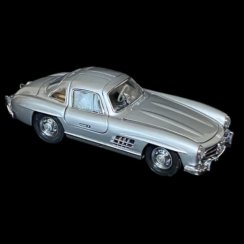 Franklin Mint Diecast Car, 1954 Mercedes Benz 300SL Gullwing, 1:24 Scale Silver - Picture 9 of 13
