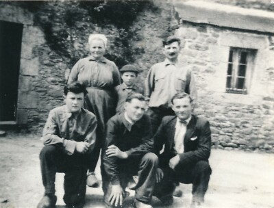 Große analoge Bauernfamilie und Tracht verschiedene Berufe Stadt Dorf