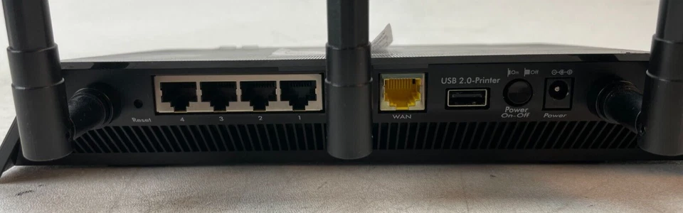 Netgear - R6400v2 - AC1750 Smart Wireless Dual-Band Gigabit Wifi Router Turns On - Image 4 of 4