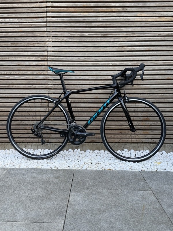 Giant TCR Advanced 2 Carbon Road Bike Size Medium Shimano 105