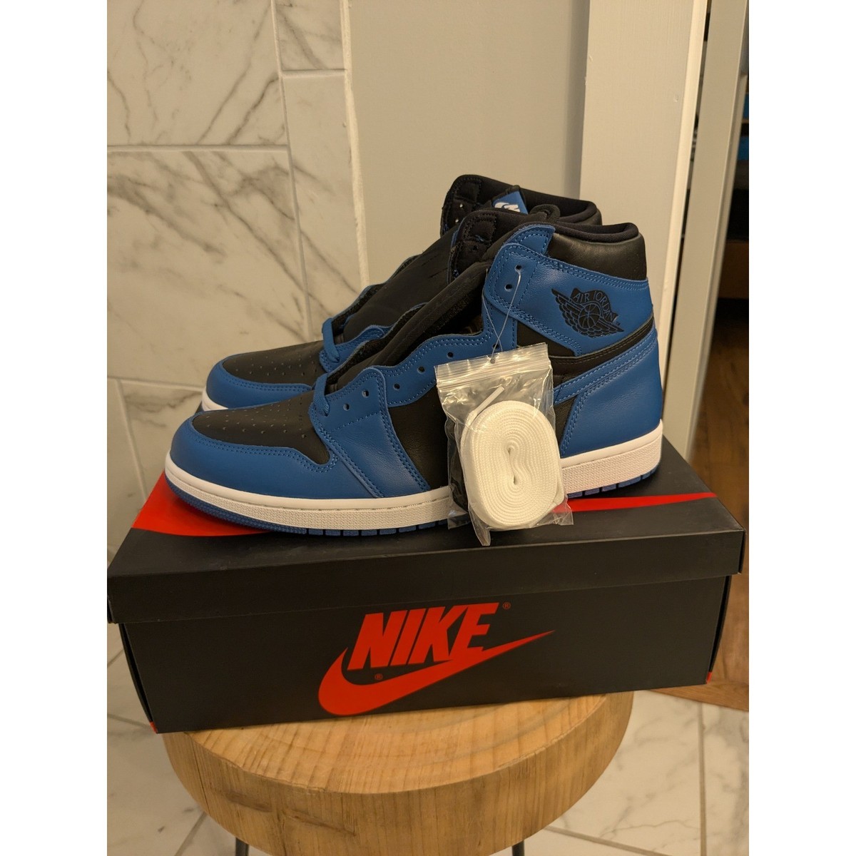 靴 Nike Air Jordan 1 High OG \"Hyper \" Nike Air Jordan 1 Retro High Hyper Royal Grey Shoes Men's