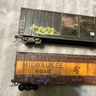 Lot of 2 HO Gauge Weathered 50ft Box Cars Milwaukee Road 2636 & British Columbia — photo 6