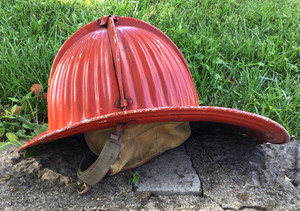 VTG or Antique Red Metal Fire Fighter Helmet w Cairns Lining w Tag, Patent #s